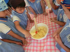 にこにこえがおみーつけた | 鶴山台国際幼稚園