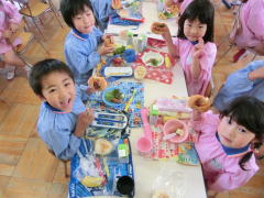 にこにこえがおみーつけた | 鶴山台国際幼稚園