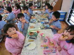 にこにこえがおみーつけた | 鶴山台国際幼稚園