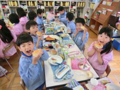 にこにこえがおみーつけた | 鶴山台国際幼稚園