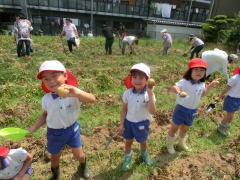 にこにこえがおみーつけた | 鶴山台国際幼稚園