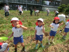 にこにこえがおみーつけた | 鶴山台国際幼稚園