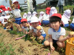 にこにこえがおみーつけた | 鶴山台国際幼稚園