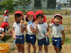 にこにこえがおみーつけた | 鶴山台国際幼稚園