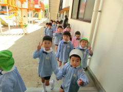 にこにこえがおみーつけた | 鶴山台国際幼稚園